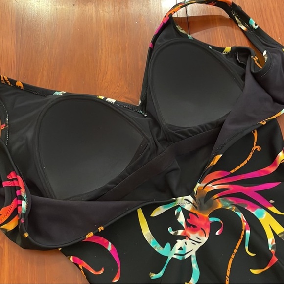 Gottex Black Pink multicolor floral one piece
Swimsuit slim fit foam cups Sz 10 - Picture 2 of 14